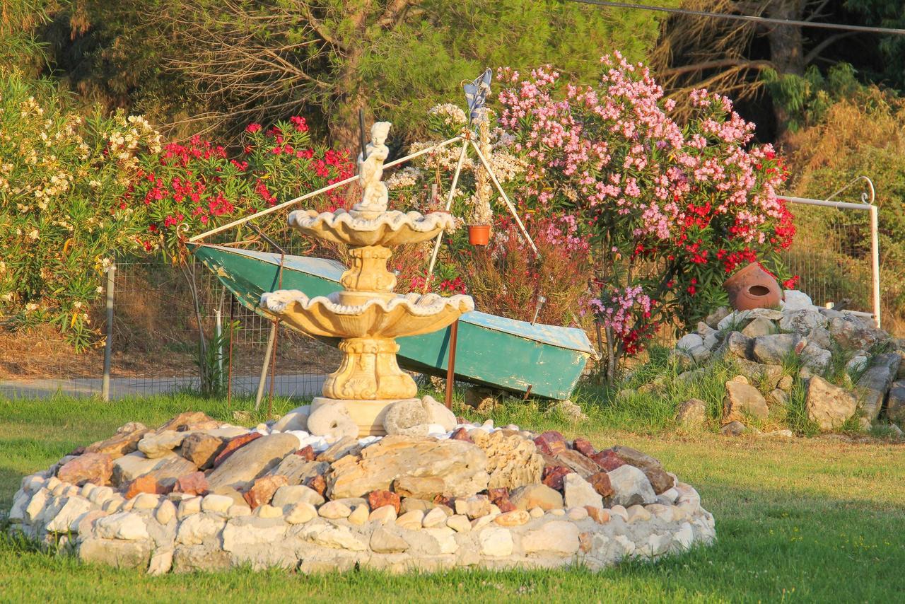 Kouros Resort Kalamaki  Bagian luar foto